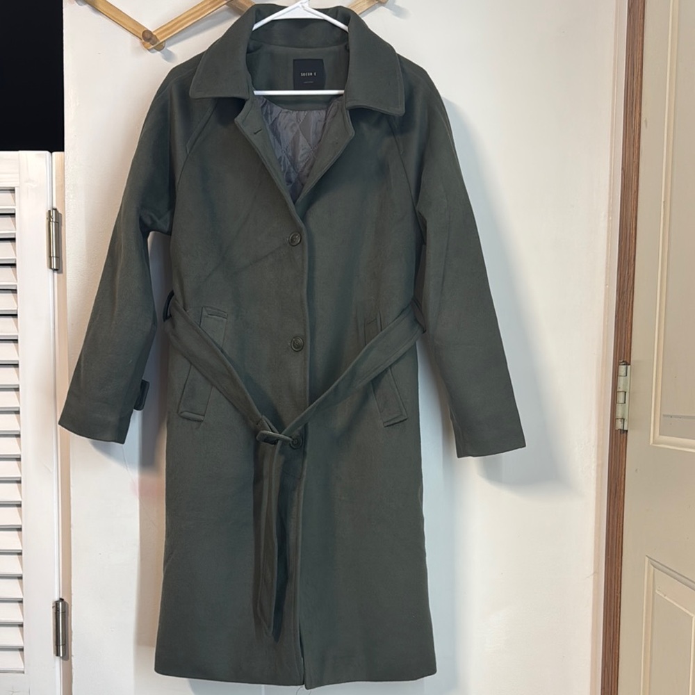 Olive Green Trench Coat with Classic Design and Matching Belt